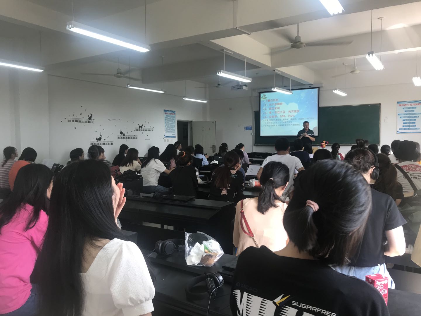特殊儿童讲座3.jpg
