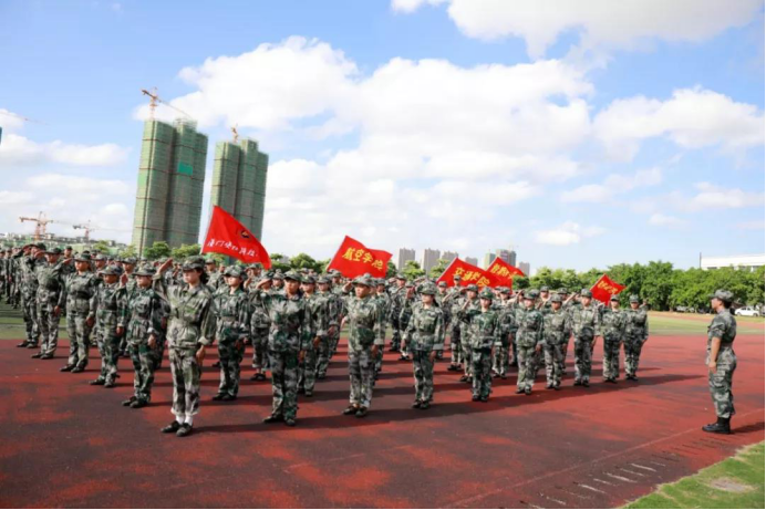 青春正起航——2019级新生军训闭幕式274.png