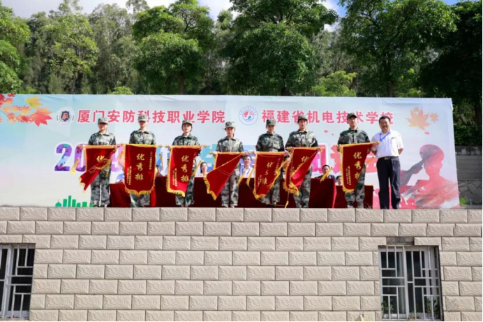 青春正起航——2019级新生军训闭幕式598.png