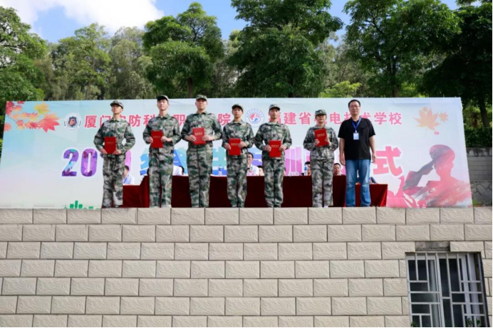 青春正起航——2019级新生军训闭幕式671.png