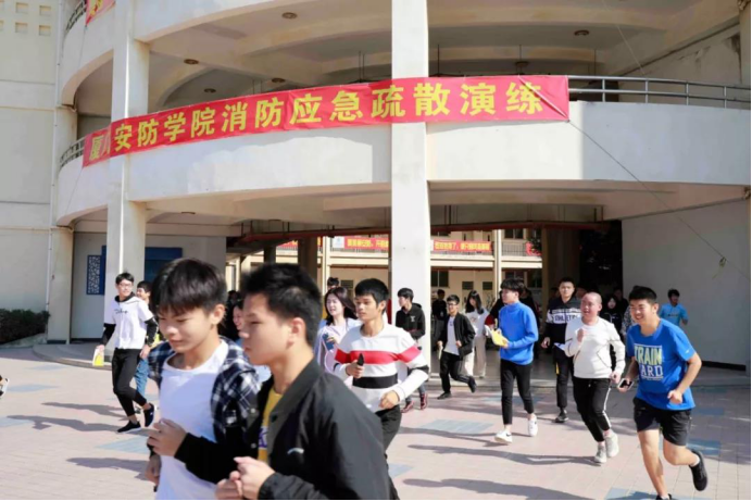我院开展消防安全应急疏散演练259.png