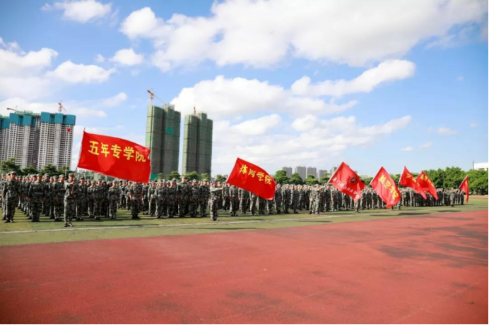 青春正起航——2019级新生军训闭幕式276.png