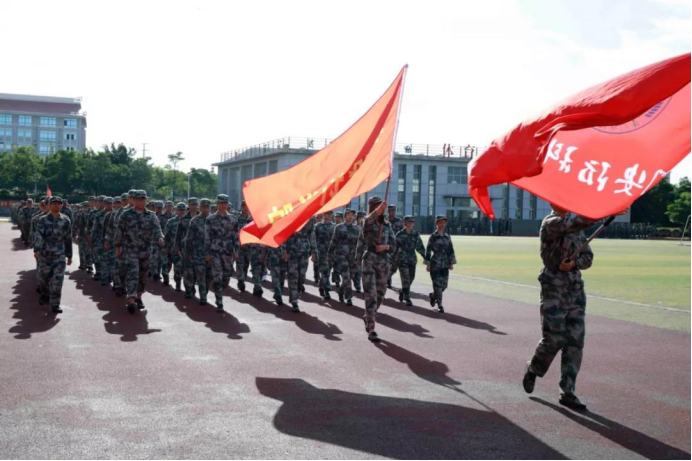 青春正起航——2019级新生军训闭幕式194.png